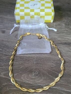 Plunder Rae Necklace Gold Tone
